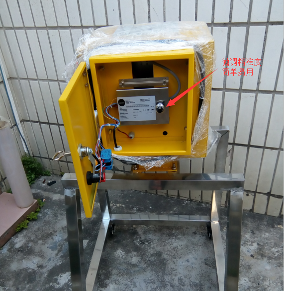 供應梁興塑機輔機  塑料銅鋁檢測分離器 再生塑料雜質(zhì)金屬分離器 德國技術(shù)第四代金屬分離器 東莞廠家直銷保修二年 終身維護